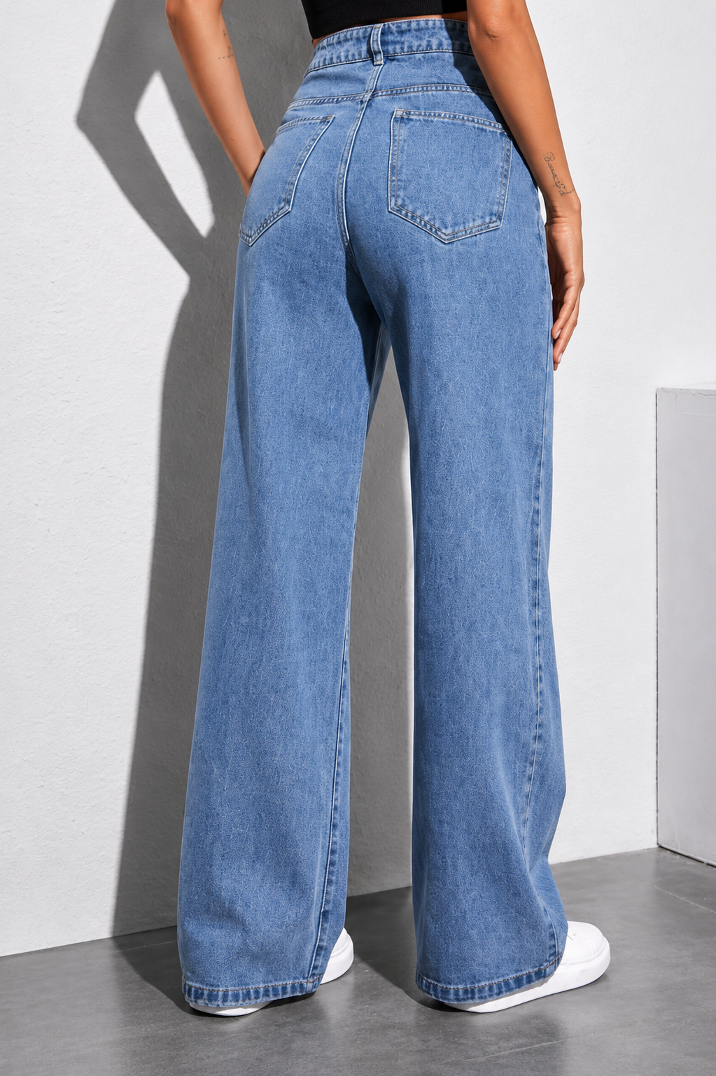 LOOSE FIT LIGHT BLUE JEANS FOR GIRLS AND WOMEN