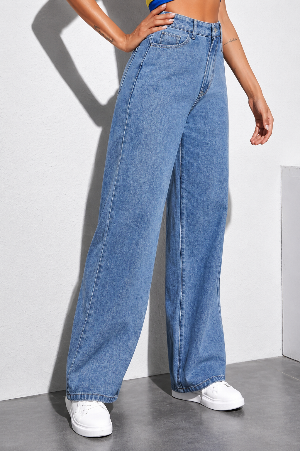LOOSE FIT LIGHT BLUE JEANS FOR GIRLS AND WOMEN